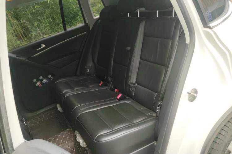 Used Volkswagen Tiguan 2015 1.8TSI Manual Two-Wheel-Drive Limited Edition Left Rear Seat