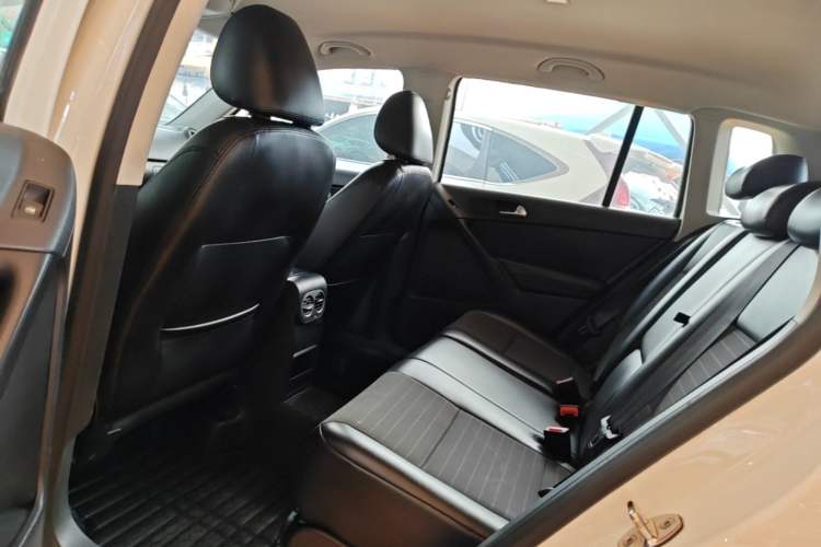 Used Volkswagen Tiguan 2015 1.8TSI Automatic Two-Wheel Drive Trend Edition Left Rear Seat