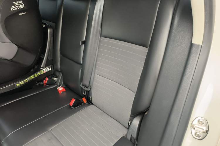 Used Volkswagen Tiguan 2015 1.8TSI Automatic Two-Wheel Drive Trend Edition Left Rear Seat