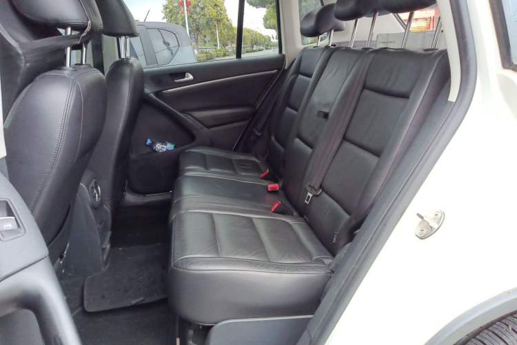Used Volkswagen Tiguan 2015 1.8TSI Automatic All-Wheel-Drive Luxury Model Left Rear Seat