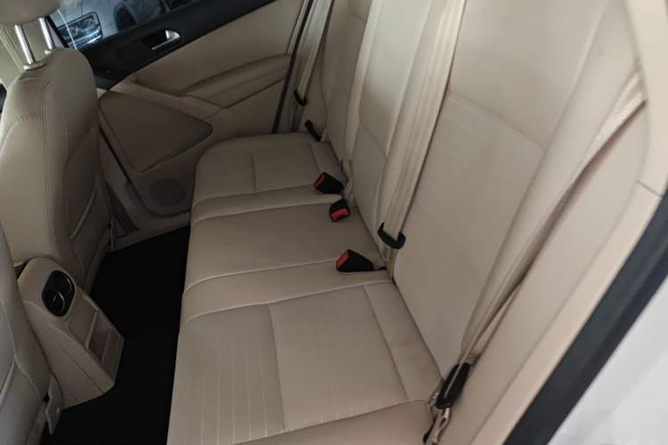 Used Volkswagen Tiguan 2015 1.8TSI Automatic Two-Wheel Drive Trend Edition Left Rear Seat