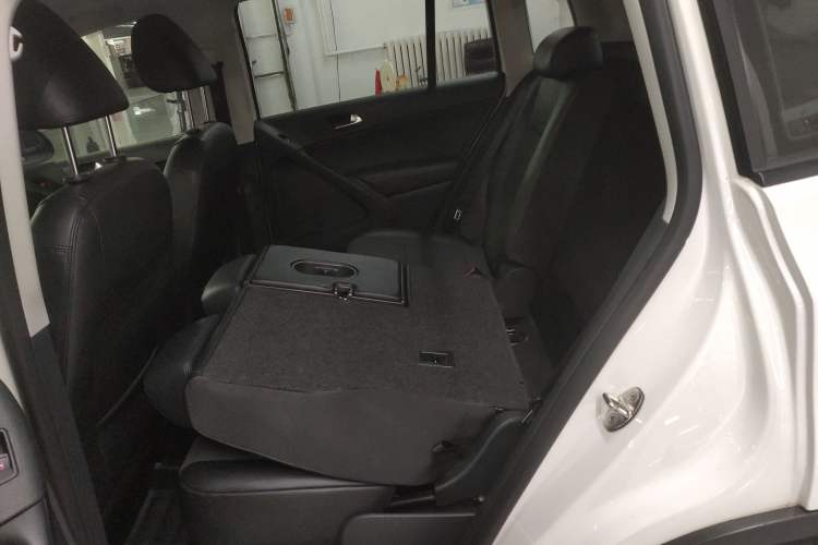 Used Volkswagen Tiguan 2015 1.8TSI Automatic Two-Wheel Drive Trend Edition Left Rear Seat