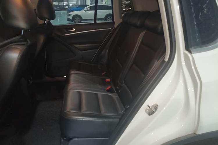Used Volkswagen Tiguan 2015 2.0 TSI Automatic All-Wheel Drive Luxury Edition Left Rear Seat