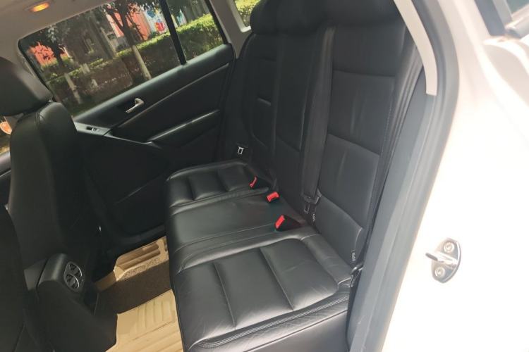 Used Volkswagen Tiguan 2015 1.8TSI Manual Two-Wheel-Drive Limited Edition Left Rear Seat