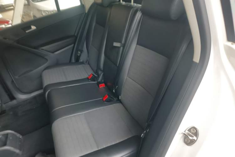 Used Volkswagen Tiguan 2015 1.8TSI Automatic Two-Wheel Drive Trend Edition Left Rear Seat