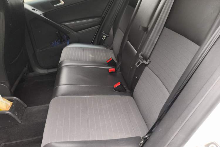 Used Volkswagen Tiguan 2015 1.8TSI Automatic Two-Wheel Drive Trend Edition Left Rear Seat