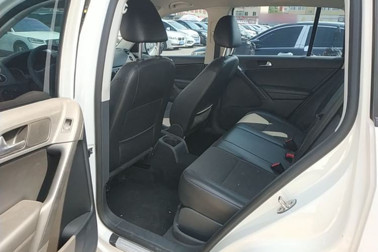 Used Volkswagen Tiguan 2015 1.8TSI Automatic Two-Wheel Drive Trend Edition Left Rear Seat