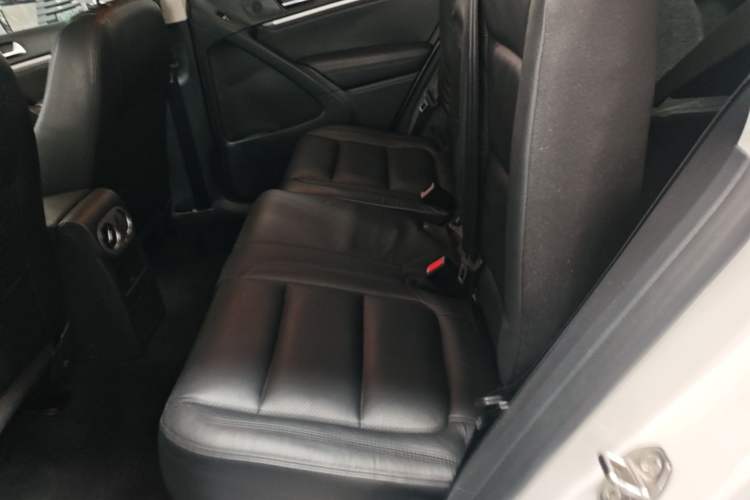 Used Volkswagen Tiguan 2015 1.8TSI Automatic All-Wheel-Drive Luxury Model Left Rear Seat