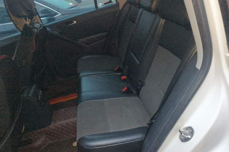 Used Volkswagen Tiguan 2015 1.8TSI Automatic Two-Wheel Drive Trend Edition Left Rear Seat
