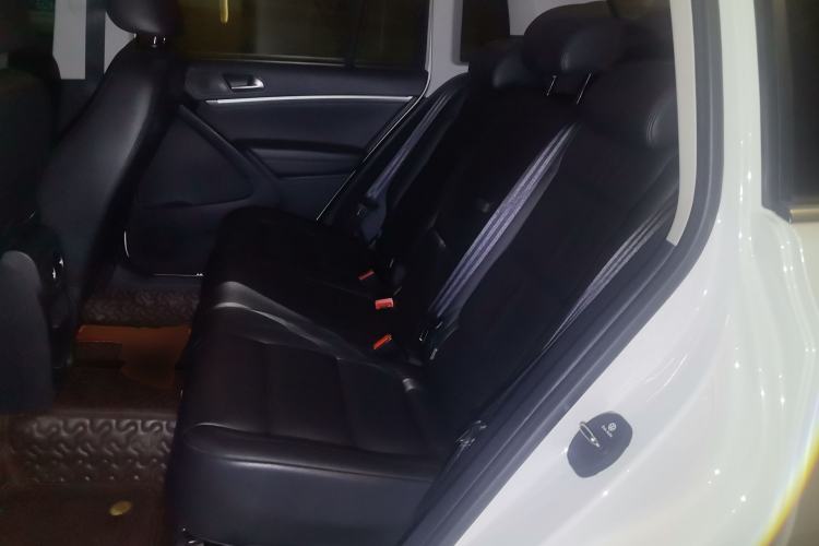 Used Volkswagen Tiguan 2015 1.8TSI Automatic All-Wheel-Drive Luxury Model Left Rear Seat