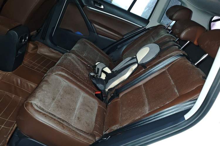 Used Volkswagen Tiguan 2015 2.0 TSI Automatic All-Wheel Drive Luxury Edition Left Rear Seat