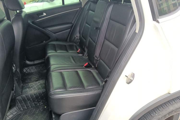 Used Volkswagen Tiguan 2015 1.8TSI Automatic All-Wheel-Drive Luxury Model Left Rear Seat