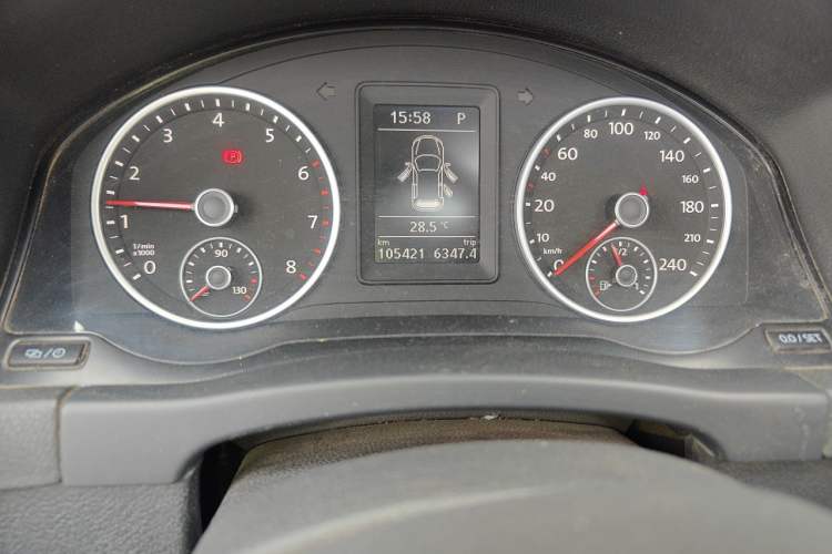 Used Volkswagen Tiguan 2015 1.8TSI Automatic All-Wheel Drive Style Vision Edition Odometer Close Up