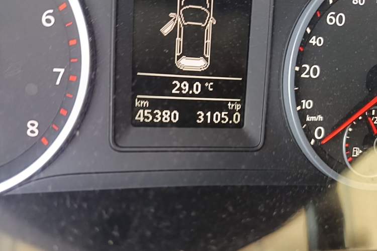Used Volkswagen Tiguan 2015 1.8TSI Automatic Two-Wheel Drive Comfort Edition Odometer Close Up