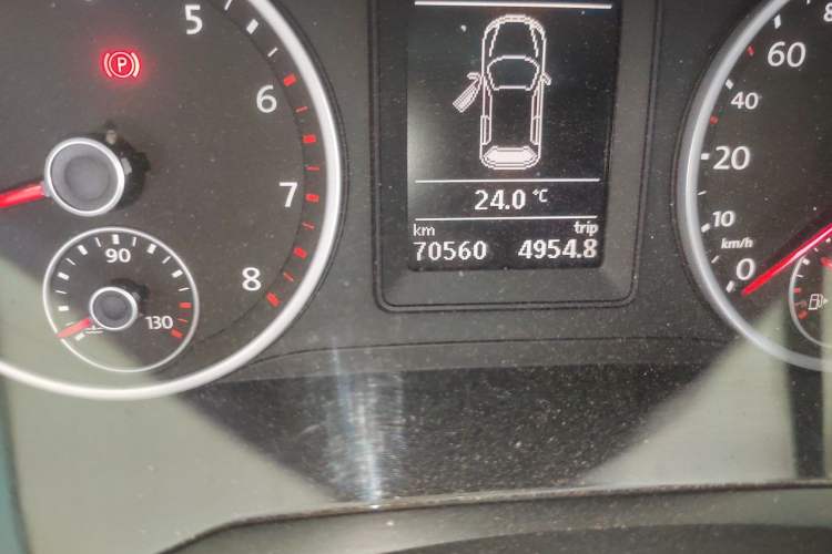 Used Volkswagen Tiguan 2015 1.8TSI Manual Two-Wheel-Drive Limited Edition Odometer Close Up