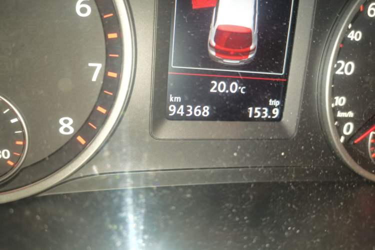 Used Volkswagen Tiguan 2015 1.8TSI Automatic All-Wheel-Drive Luxury Model Odometer Close Up