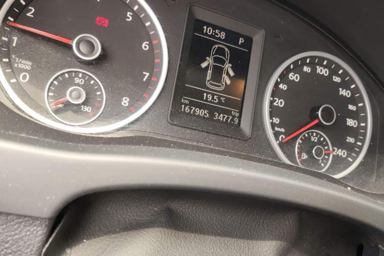 Used Volkswagen Tiguan 2015 1.8TSI Automatic Two-Wheel Drive Comfort Edition Odometer Close Up
