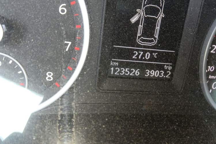 Used Volkswagen Tiguan 2015 1.8TSI Automatic Two-Wheel Drive Trend Edition Odometer Close Up