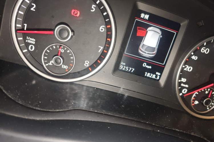 Used Volkswagen Tiguan 2015 2.0 TSI Automatic All-Wheel Drive Flagship Edition Odometer Close Up