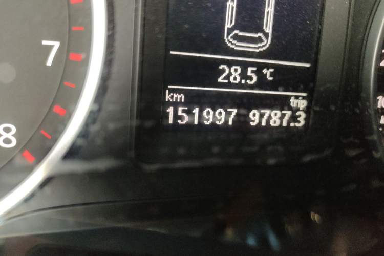 Used Volkswagen Tiguan 2015 1.8TSI Automatic Two-Wheel Drive Comfort Edition Odometer Close Up