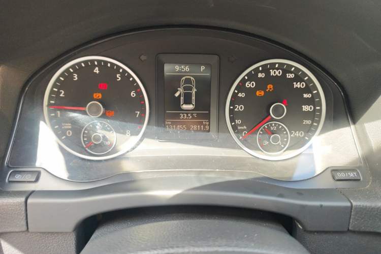 Used Volkswagen Tiguan 2015 1.8TSI Automatic Two-Wheel Drive Comfort Edition Odometer Close Up