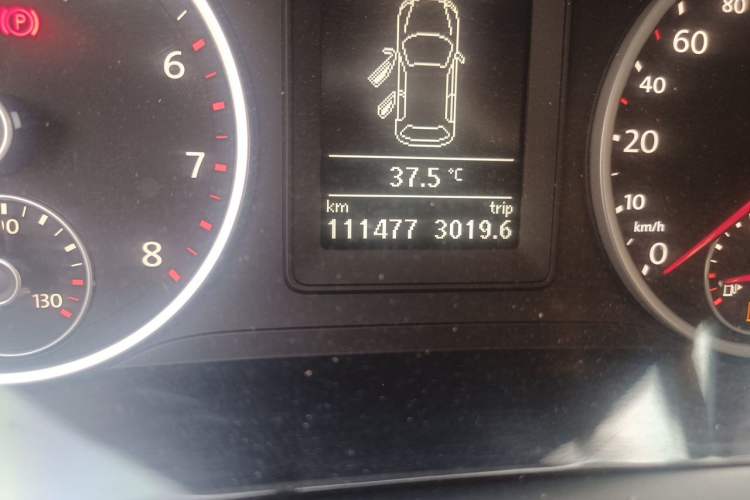 Used Volkswagen Tiguan 2015 1.8TSI Automatic Two-Wheel Drive Trend Edition Odometer Close Up