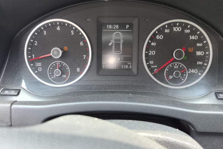 Used Volkswagen Tiguan 2015 1.8TSI Automatic All-Wheel Drive Style Vision Edition Odometer Close Up