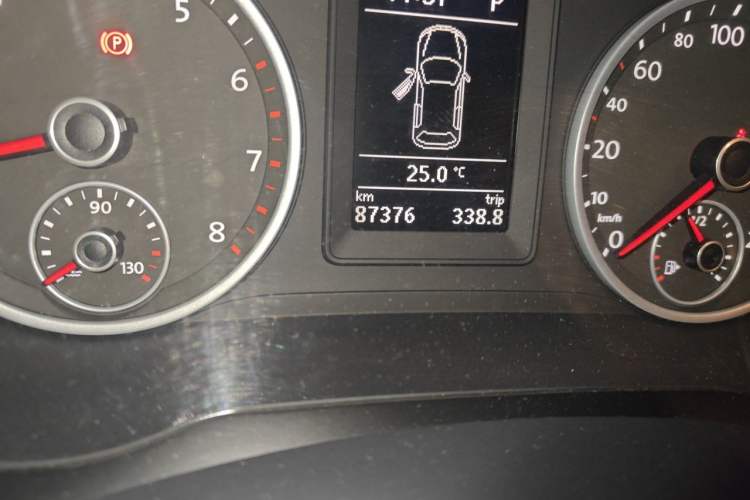 Used Volkswagen Tiguan 2015 1.8TSI Automatic Two-Wheel Drive Trend Edition Odometer Close Up