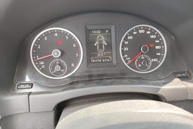 Used Volkswagen Tiguan 2015 1.8TSI Automatic Two-Wheel Drive Comfort Edition Odometer Close Up