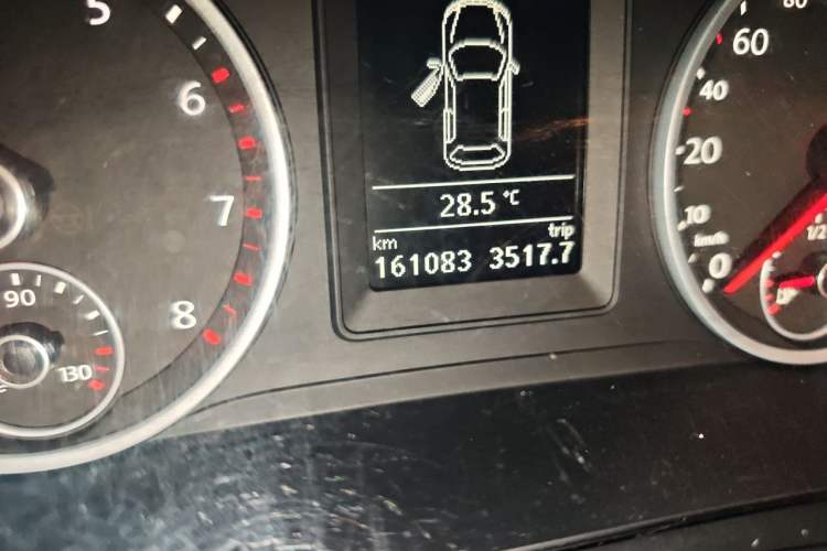 Used Volkswagen Tiguan 2015 1.8TSI Automatic Two-Wheel Drive Comfort Edition Odometer Close Up