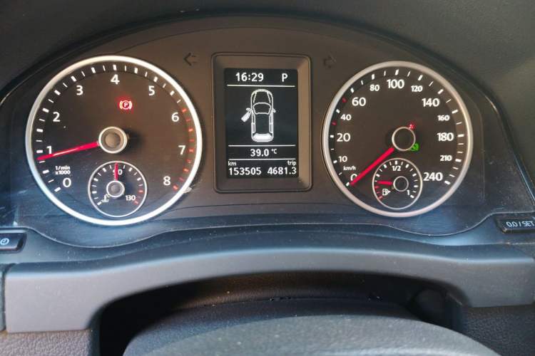 Used Volkswagen Tiguan 2015 1.8TSI Automatic Two-Wheel Drive Trend Edition Odometer Close Up