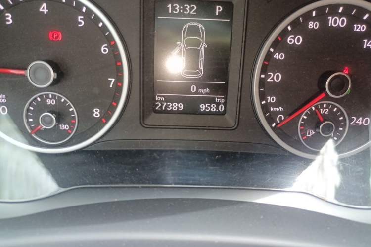 Used Volkswagen Tiguan 2015 1.8TSI Automatic Two-Wheel Drive Comfort Edition Odometer Close Up