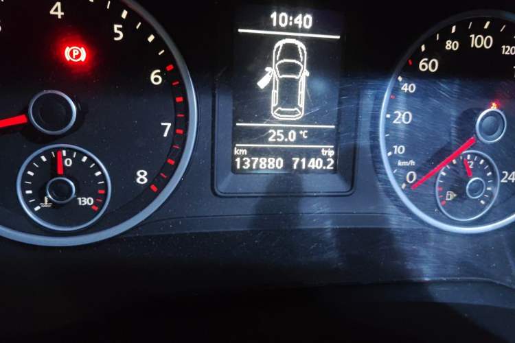 Used Volkswagen Tiguan 2015 1.8TSI Manual Two-Wheel Drive Fashion Edition Odometer Close Up