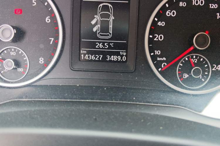 Used Volkswagen Tiguan 2015 1.8TSI Automatic Two-Wheel Drive Comfort Edition Odometer Close Up