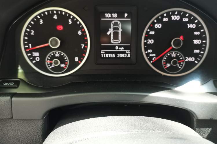 Used Volkswagen Tiguan 2015 1.8TSI Automatic Two-Wheel Drive Comfort Edition Odometer Close Up