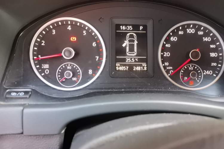 Used Volkswagen Tiguan 2015 1.8TSI Automatic Two-Wheel Drive Trend Edition Odometer Close Up