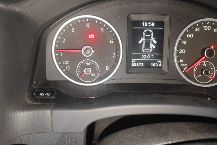 Used Volkswagen Tiguan 2015 1.4TSI Manual Two-Wheel Drive BlueMotion Edition Odometer Close Up