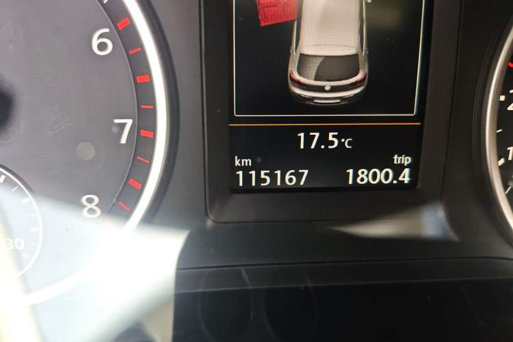 Used Volkswagen Tiguan 2015 1.8TSI Automatic Two-Wheel Drive Luxury Model Odometer Close Up