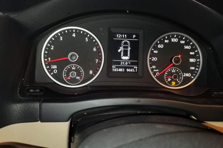 Used Volkswagen Tiguan 2015 1.8TSI Automatic Two-Wheel Drive Comfort Edition Odometer Close Up