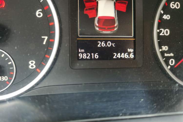 Used Volkswagen Tiguan 2015 2.0 TSI Automatic All-Wheel Drive Flagship Edition Odometer Close Up