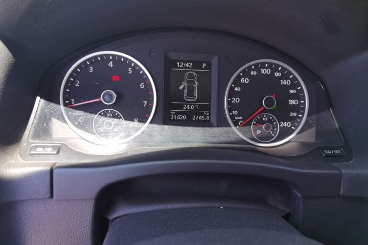 Used Volkswagen Tiguan 2015 1.8TSI Automatic Two-Wheel Drive Comfort Edition Odometer Close Up