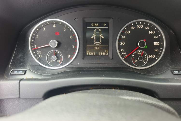 Used Volkswagen Tiguan 2015 1.8TSI Automatic Two-Wheel Drive Trend Edition Odometer Close Up