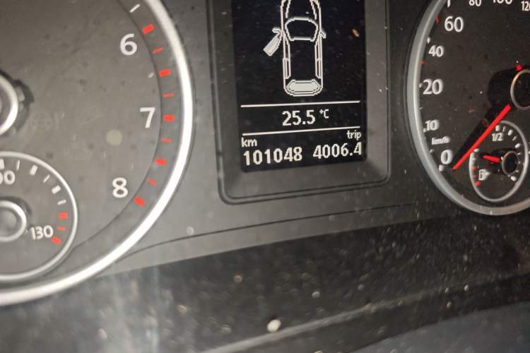 Used Volkswagen Tiguan 2015 1.8TSI Automatic Two-Wheel Drive Trend Edition Odometer Close Up