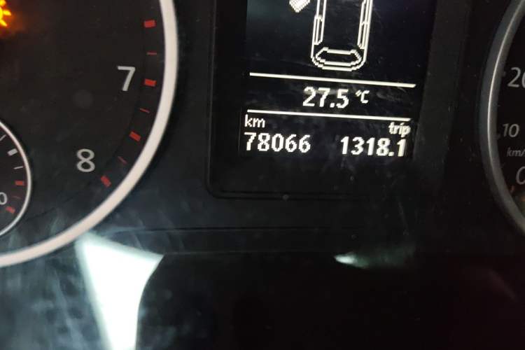 Used Volkswagen Tiguan 2015 1.8TSI Automatic Two-Wheel Drive Comfort Edition Odometer Close Up