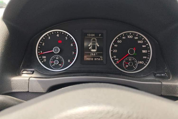 Used Volkswagen Tiguan 2015 1.8TSI Automatic Two-Wheel Drive Comfort Edition Odometer Close Up