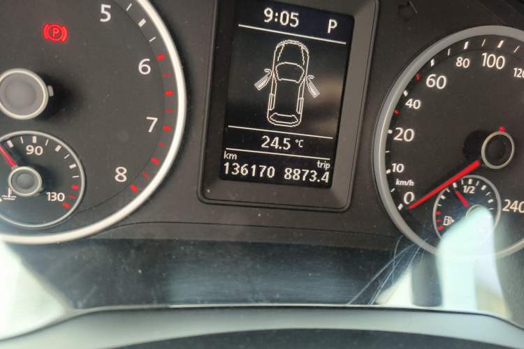 Used Volkswagen Tiguan 2015 1.8TSI Automatic Two-Wheel Drive Trend Edition Odometer Close Up