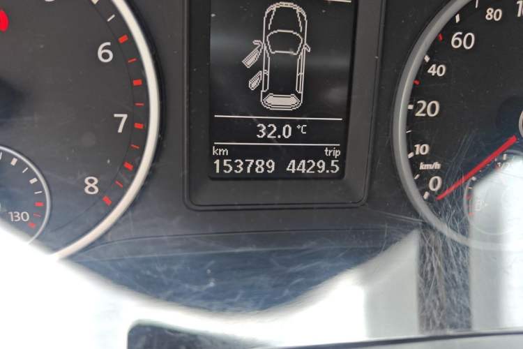 Used Volkswagen Tiguan 2015 1.8TSI Automatic Two-Wheel Drive Comfort Edition Odometer Close Up
