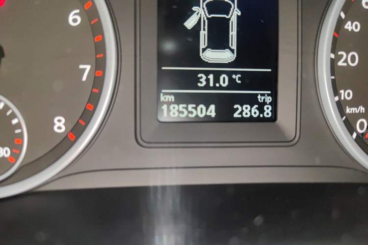 Used Volkswagen Tiguan 2015 1.8TSI Automatic Two-Wheel Drive Comfort Edition Odometer Close Up
