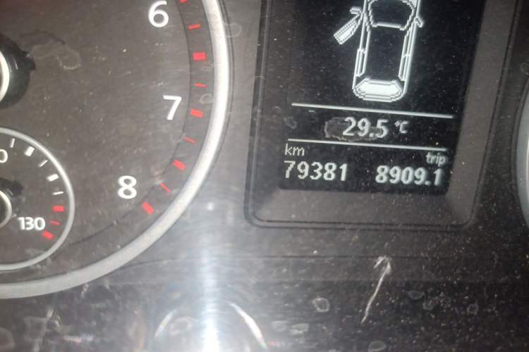 Used Volkswagen Tiguan 2015 1.4TSI Manual Two-Wheel Drive BlueMotion Edition Odometer Close Up