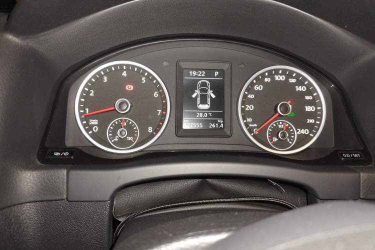 Used Volkswagen Tiguan 2015 1.8TSI Automatic Two-Wheel Drive Comfort Edition Odometer Close Up